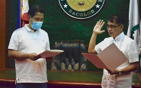 Kagawad takes oath as new Barangay Mandalagan captain.